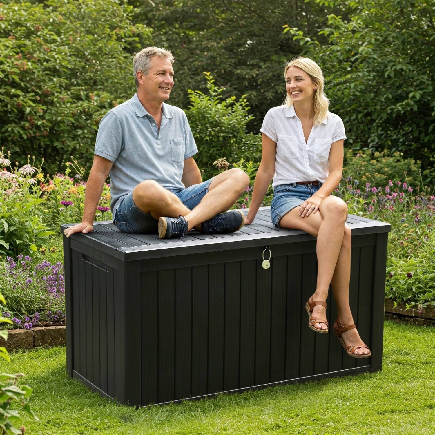Coffre de Jardin 680L Noir, Rangement Extérieur Imperméable avec Assise, Effet Bois & Cadenas | Maison du Mobilier